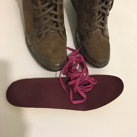 Tsubo wedge heeled sneaker booties - Picture 3 of 9